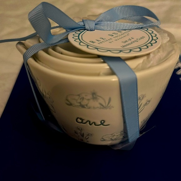 RAE DUNN MEASURING CUPS - Picture 3 of 7